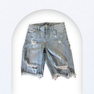 Size 3/Small Fashion Nova Bermuda shorts new without tags. Never worn.